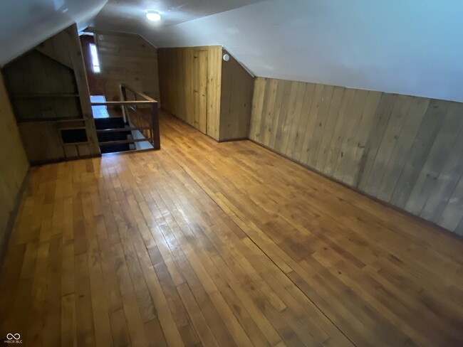 Building Photo - 607 N Tibbs Ave