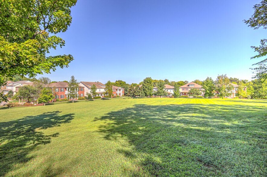 Building Photo - 1235 Park Run Dr