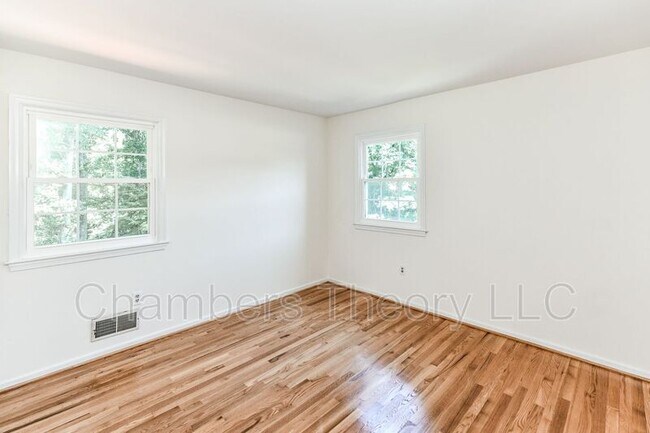 Building Photo - 5012 Sideburn Rd