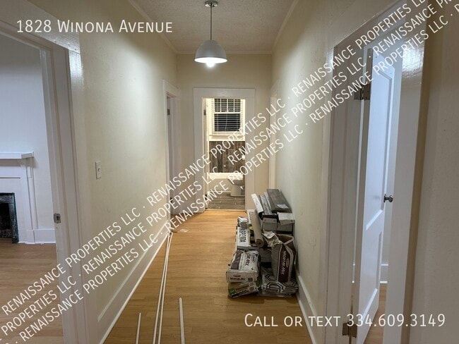 Building Photo - 1828 Winona Ave