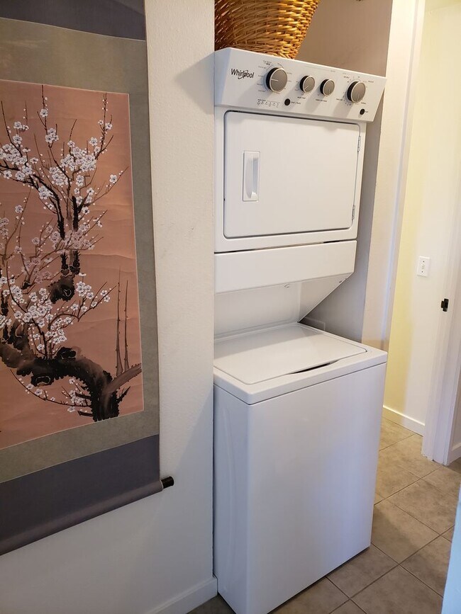 Building Photo - Fully furnished  1 year lease max. , 2 bedroom, 2 bath 2nd floor unit in the Poinciana Manor