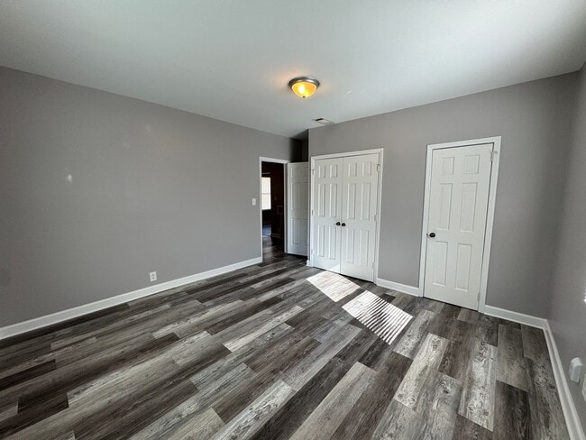 Building Photo - Available to Show