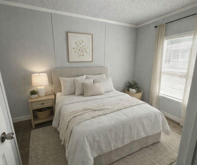 Building Photo - 2218 Chicago Cubs St