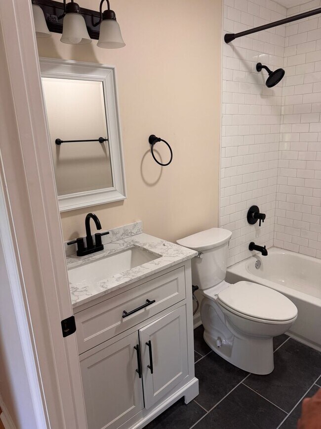 Building Photo - 3 Bedroom || 1 Bathroom - Single Family Home