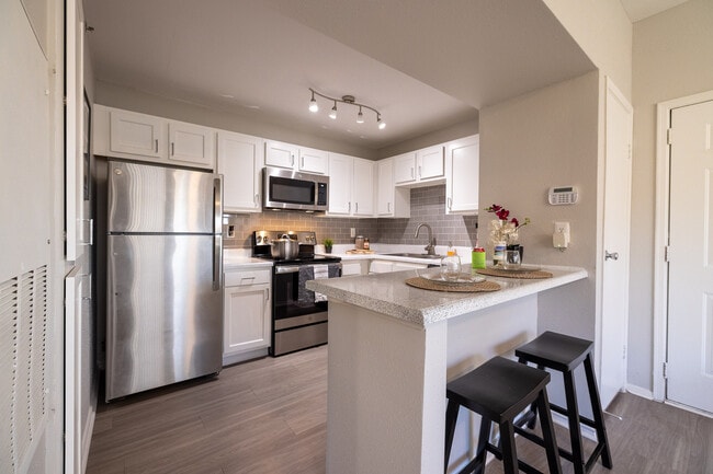 Building Photo - z - Historical - Spring Parc