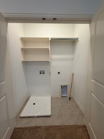 washer/dryer hookup - 4809 Lunker St