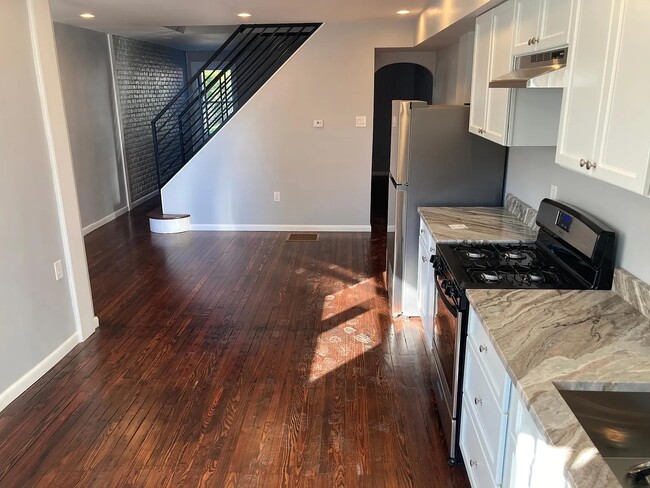 Building Photo - 28 Locust St