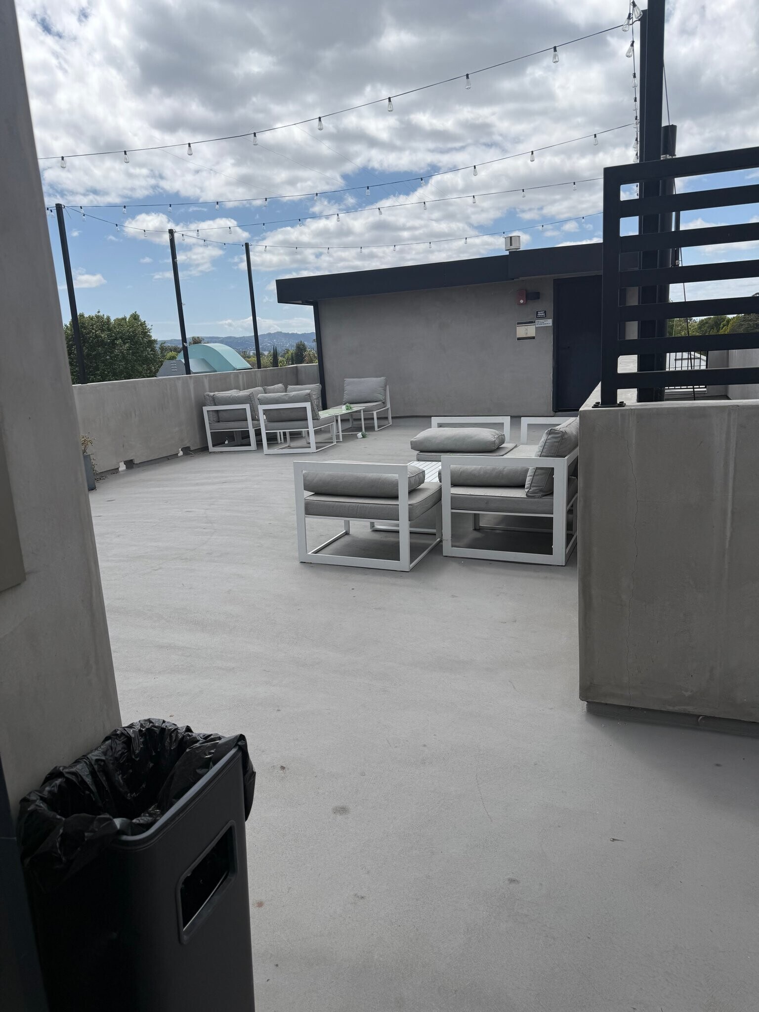 Building Photo - 5923 Laurel Canyon Blvd