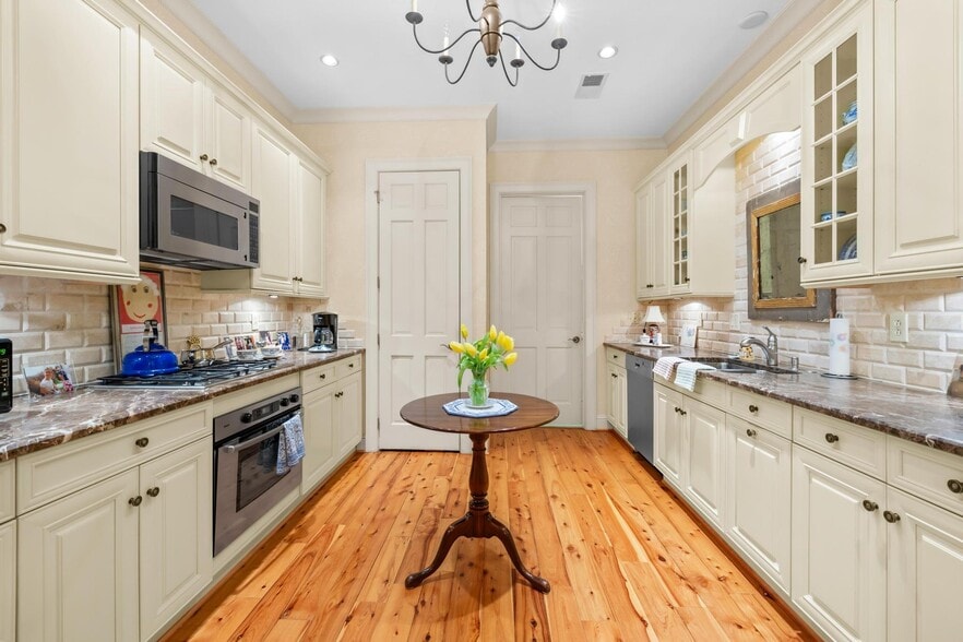 Building Photo - 459 Fenton Pl