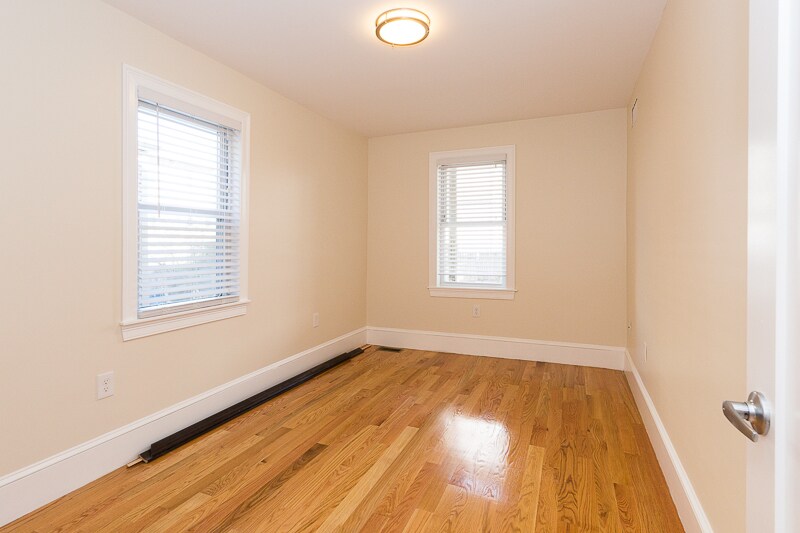 Building Photo - 9 Rock Valley Ave