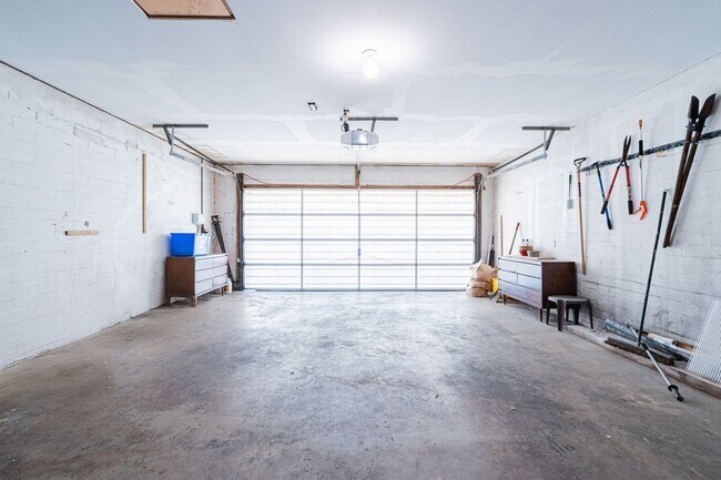 Building Photo - Beachside Ormond Beach Home