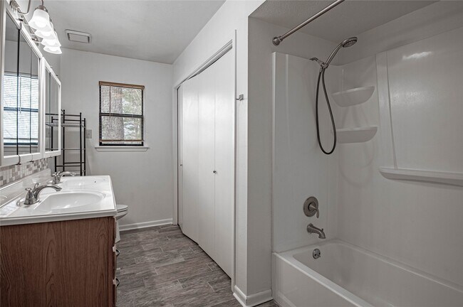 Building Photo - 4 Barre Ln