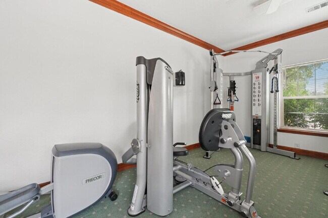 Building Photo - Gorgeous third floor - 1bd/1ba condo