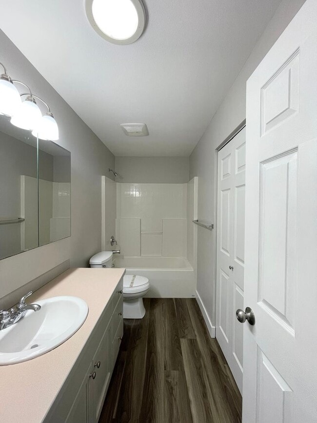 Building Photo - Newly Renovated 3 Bedroom Kent home