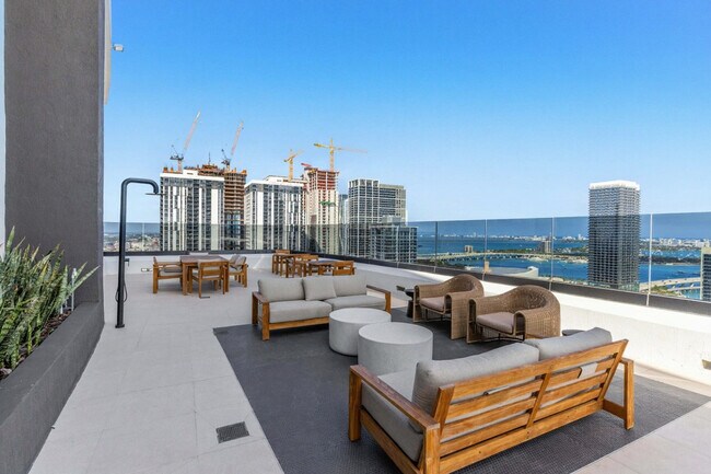 Building Photo - 225 N Miami Ave