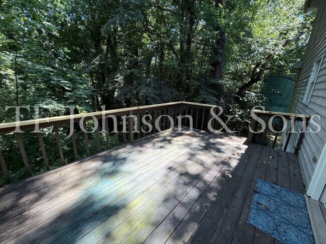 Building Photo - Charming 3-Bedroom Home with Spacious Yard...