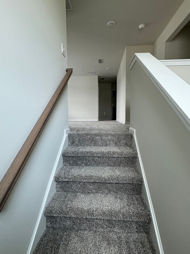 Building Photo - 15 Warwick Ct