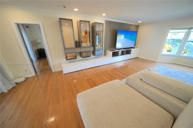 Building Photo - 2509 NE 35th Dr