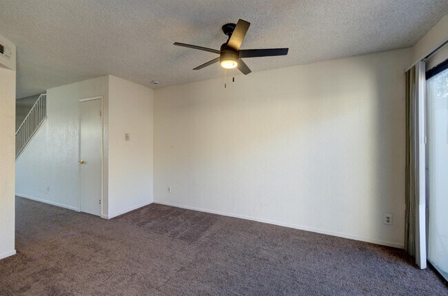 Building Photo - 4676 E Alamos Ave