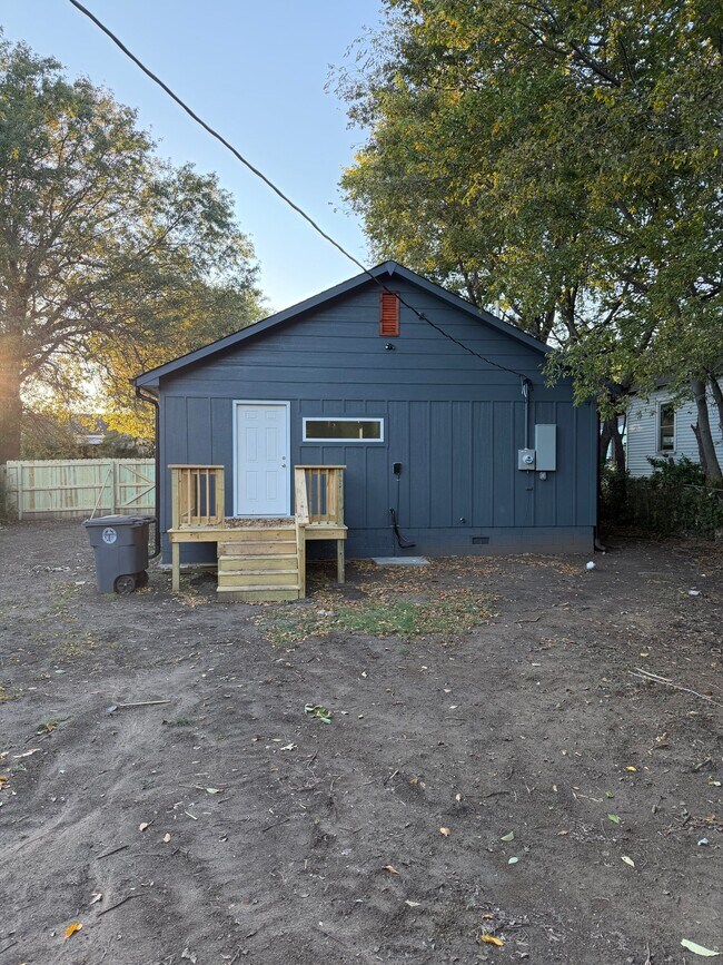 Building Photo - 2507 N Rockford Ave