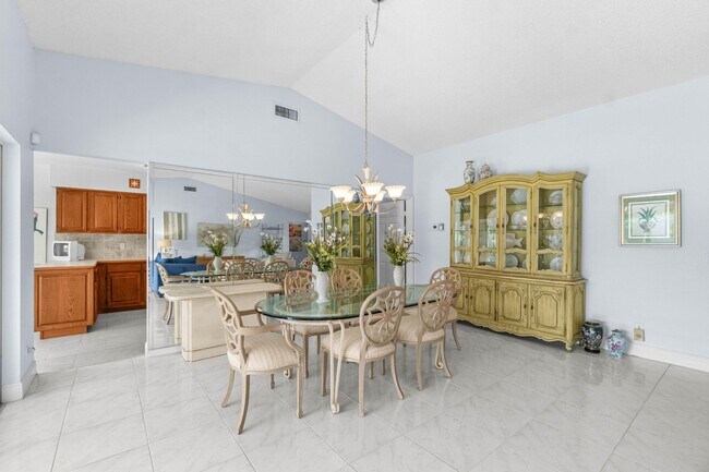 Building Photo - 10990 Greentrail Dr S
