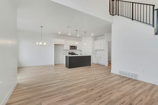 Building Photo - 672 S 4500 S