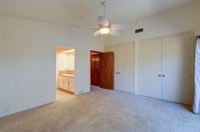 Building Photo - 6260 N Palm Ave