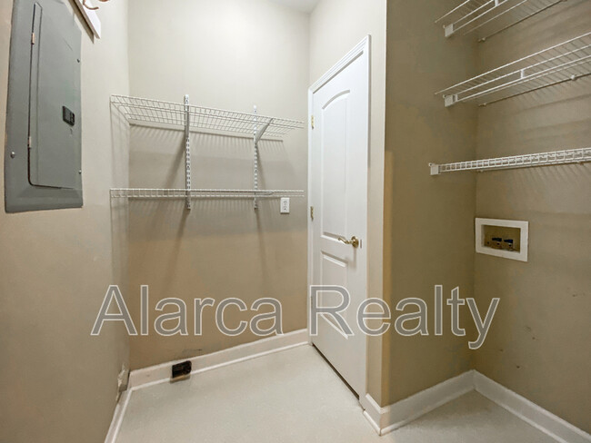 Building Photo - 3933 Arbor Ln