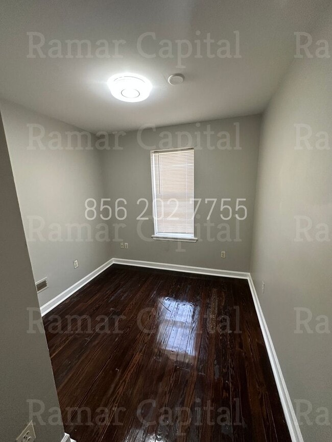 Building Photo - Spacious 3BR Row House with 1.5 bathroom, ...