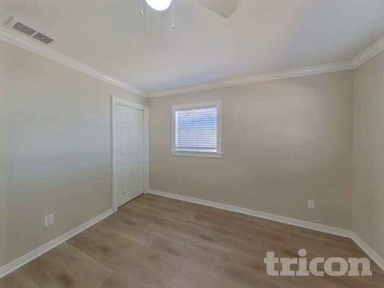 Building Photo - 3210 W Tyson Ave