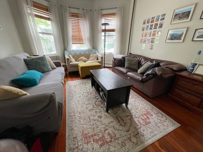 Primary Photo - 23 Forest Hills St