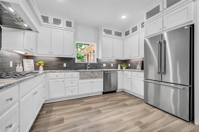 Building Photo - 11314 Williamsburg Dr