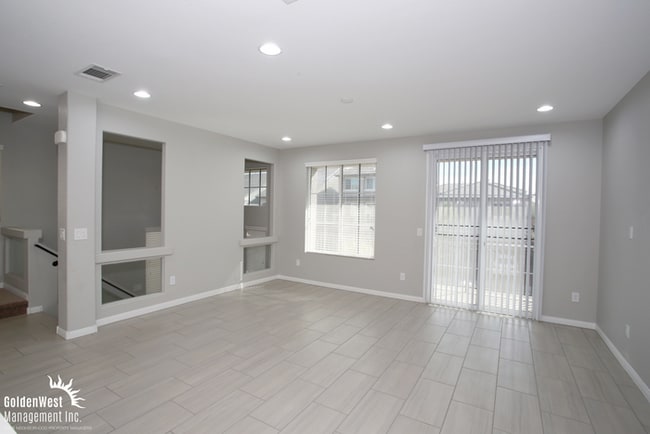 Building Photo - Beautifully Updated 4Bdm 3Ba Two-Story Home Located in the Heart of Southern Highlands! - MI Special