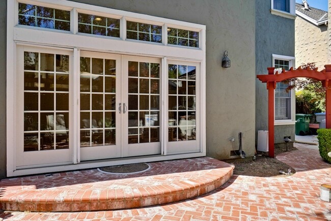 Building Photo - Stunning two-story spacious home on tranquil tree-lined street.