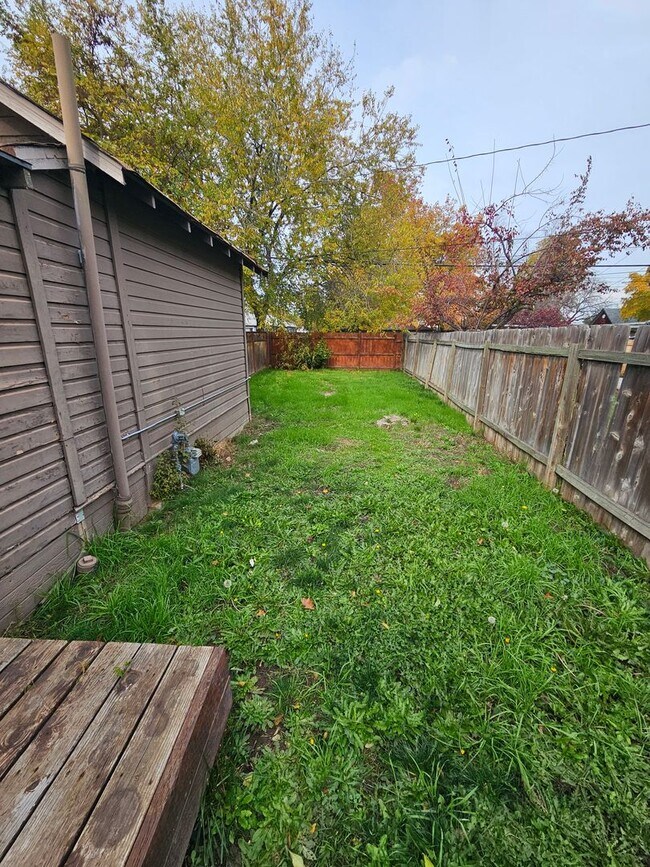 Building Photo - 2206001