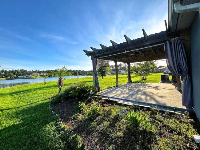 Building Photo - 4/2 with Community Amenities