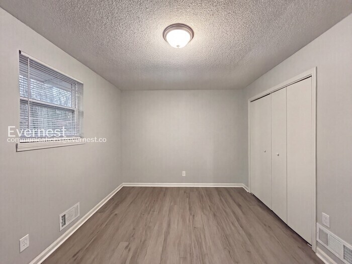 Building Photo - 4365 Stonewall Tell Rd