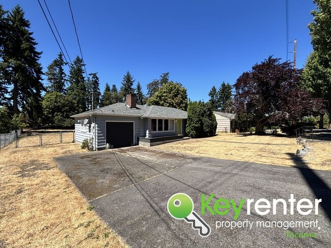 Building Photo - Updated 3 Bedroom Home with Huge Backyard ...
