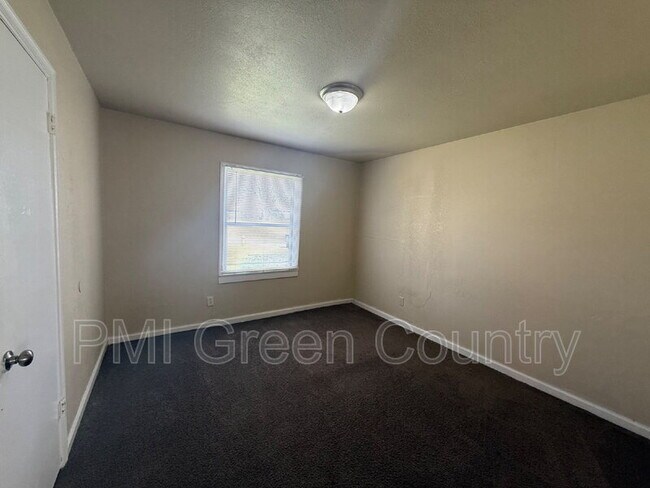 Building Photo - 334 W 63rd Pl N