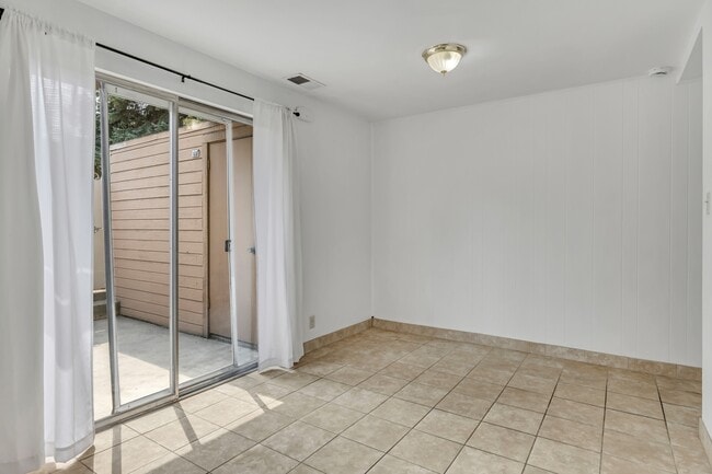 Building Photo - 1431 Arthur Dr