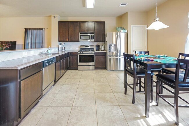 Building Photo - 6939 Hazelnut Ln