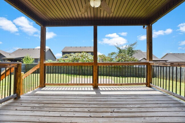 Building Photo - Pet Friendly Four Bedroom!