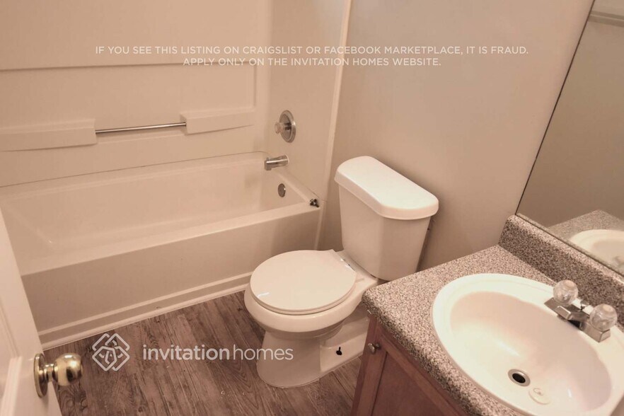 Building Photo - 265 Village Dr