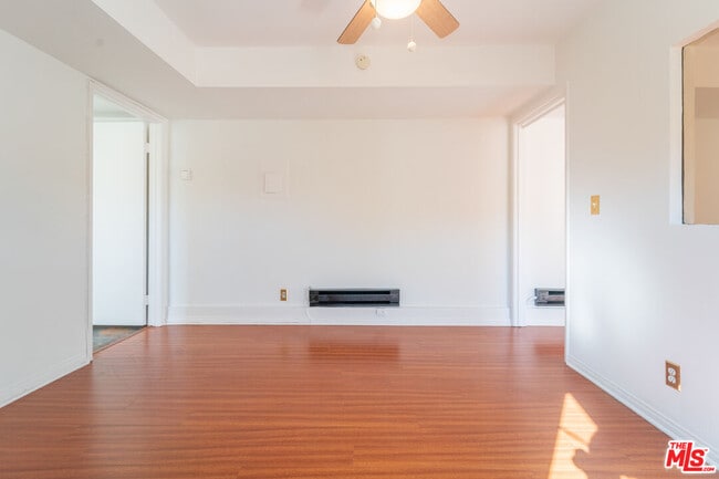 Building Photo - 1323 N Olive Dr