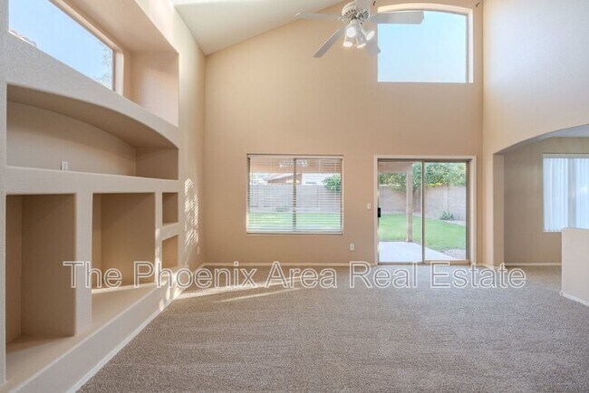 Building Photo - 3095 E Merrill Ave