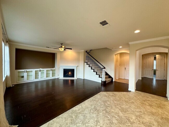 Building Photo - Large 4 Bedroom House in Hiddenbrook Commu...