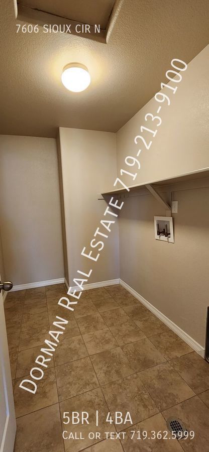Building Photo - Single Family with Chef Kitchen