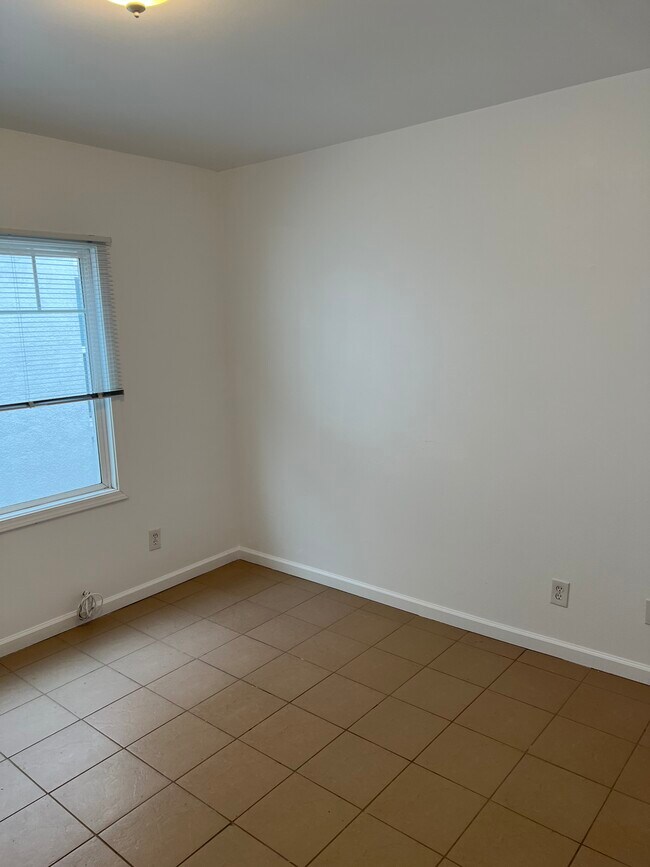 Building Photo - 301 Ripley Ave