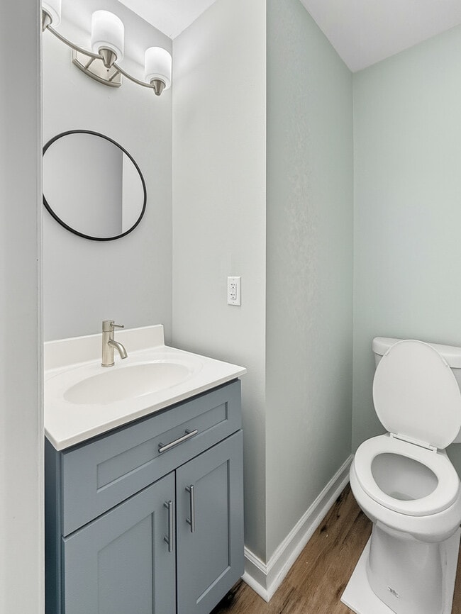 Building Photo - Town Home