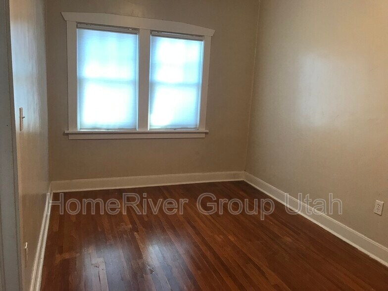 Building Photo - 555 E 100 S